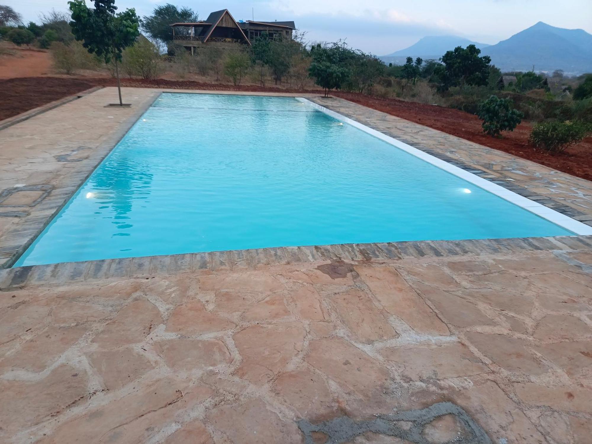 Boma Simba Safari Voi