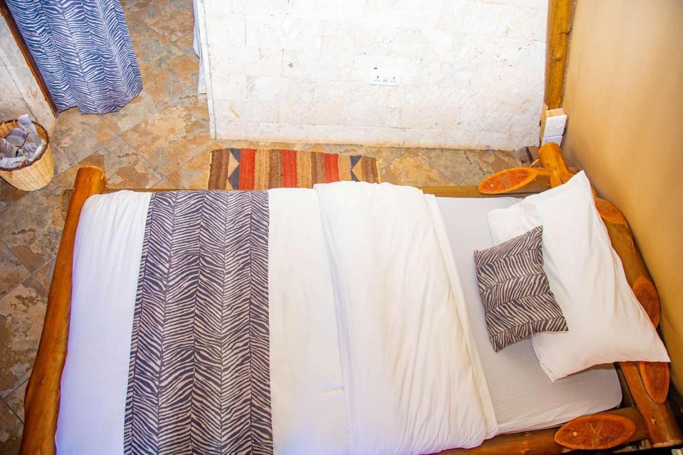 Lodge Boma Simba Safari Voi