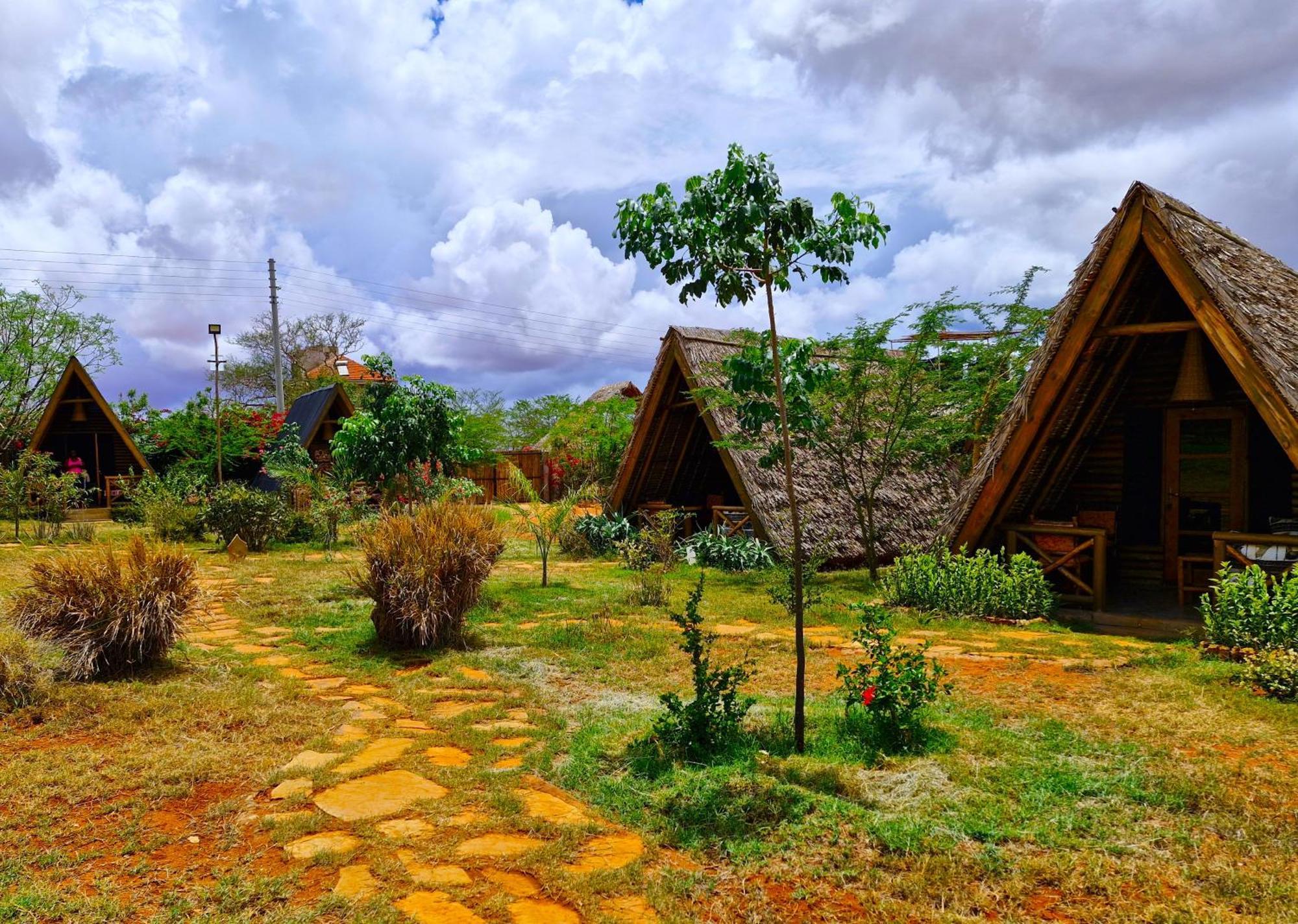 Lodge Boma Simba Safari *
