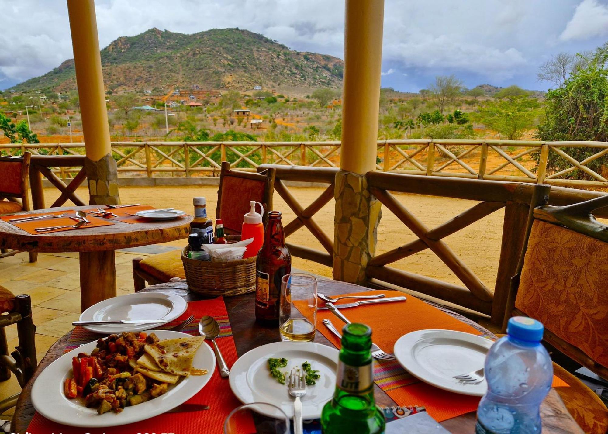 Lodge Boma Simba Safari Voi