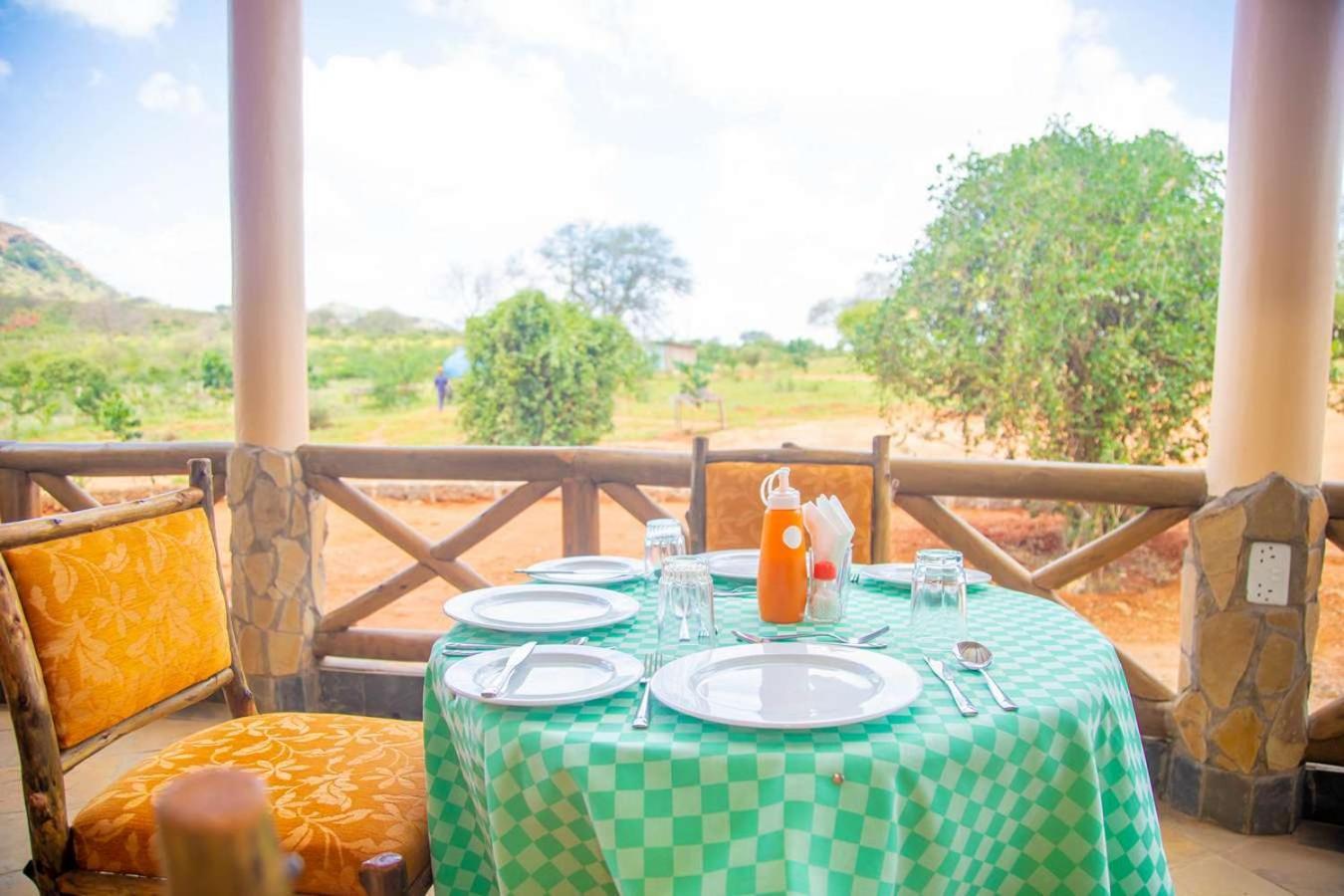 Boma Simba Safari Lodge *