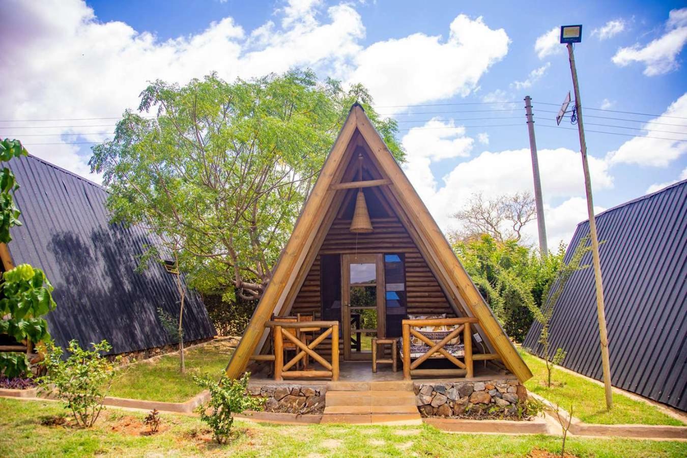Lodge Boma Simba Safari Voi