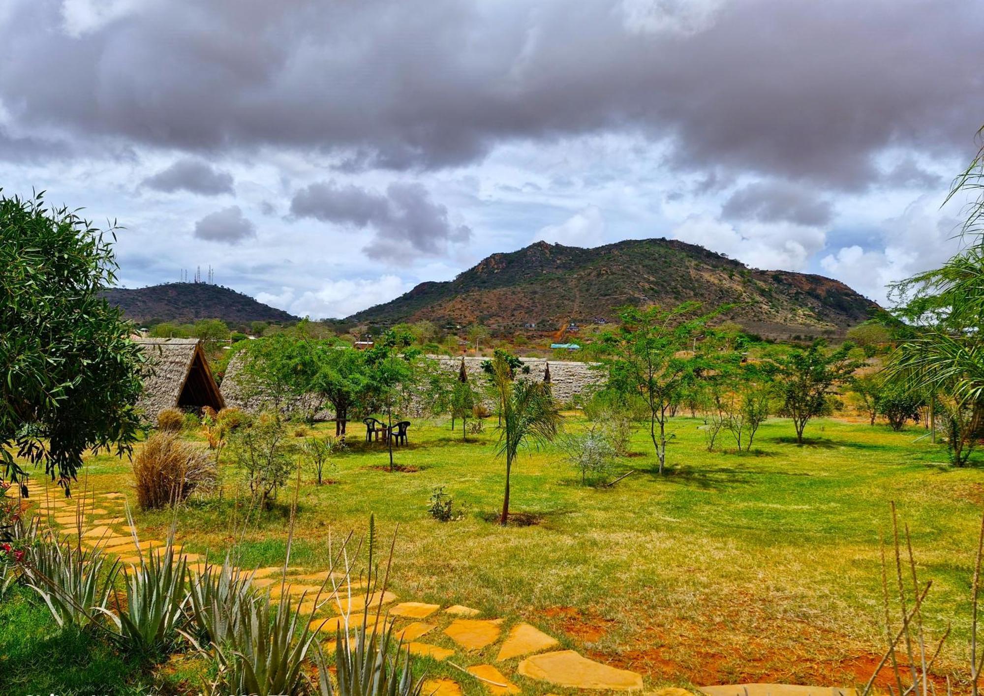 Lodge Boma Simba Safari *